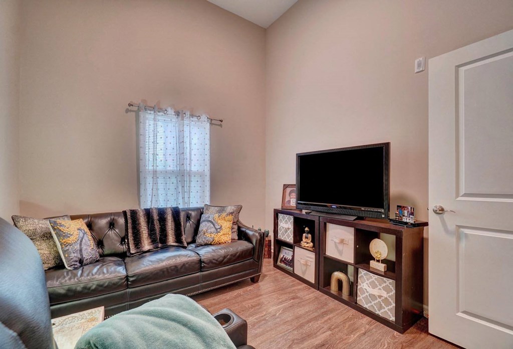 Holley Pointe Apartments, 622 Effingham Street, Portsmouth, VA RentCafe